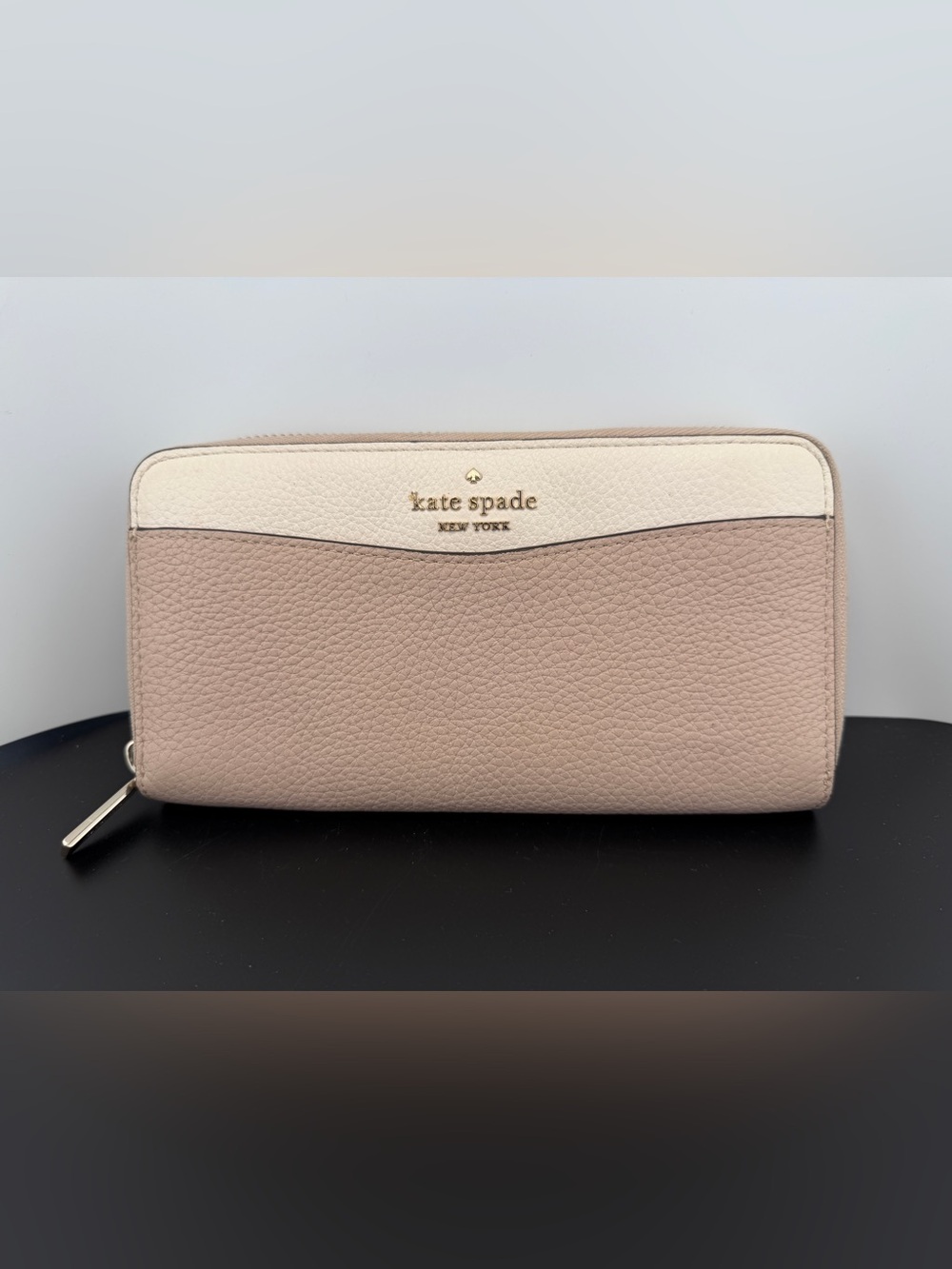 Kate Spade New York Leila Continental Large Wallet in Light Sand Leather Zip Top